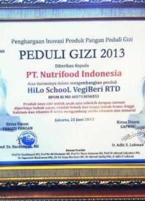 HiLo School VegiBeri Menerima Penghargaan Inovasi Produk Pangan Peduli Gizi 2013